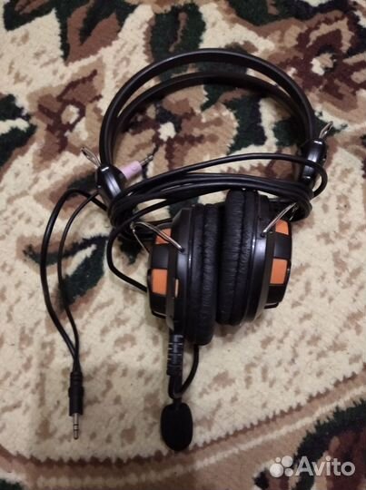 Наушники с микрофоном