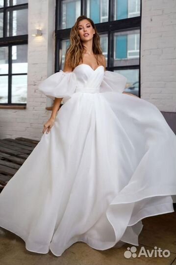 Свадебное платье со шлейфом размер 42-44
