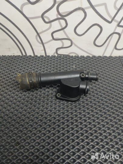 Фланец системы охлаждения Volkswagen Touran 1