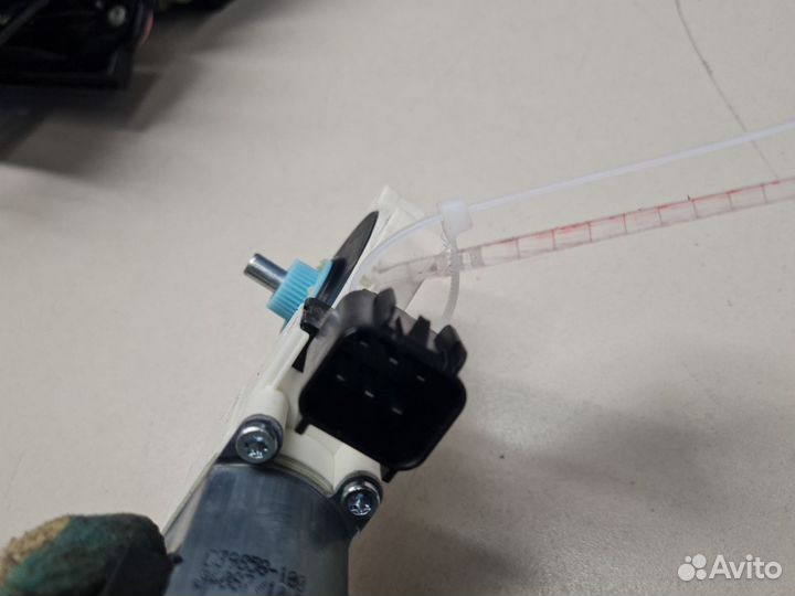 Моторчик стеклоподъёмника задний правый Jaguar F-p