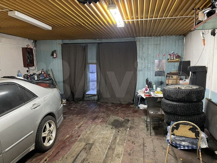 Гараж, > 30 м²