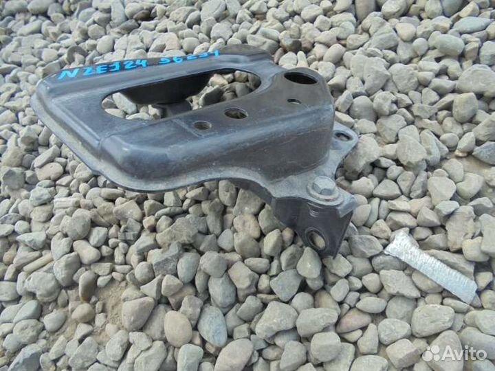 Подставка под аккумулятор Toyota Corolla Fielder