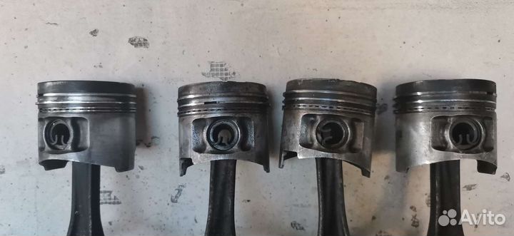 Поршня mitsubishi 4м40 -Т, поддон