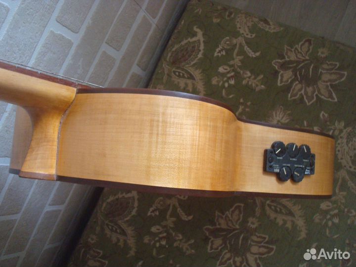 Гитара классическая мастеровая,чаранго