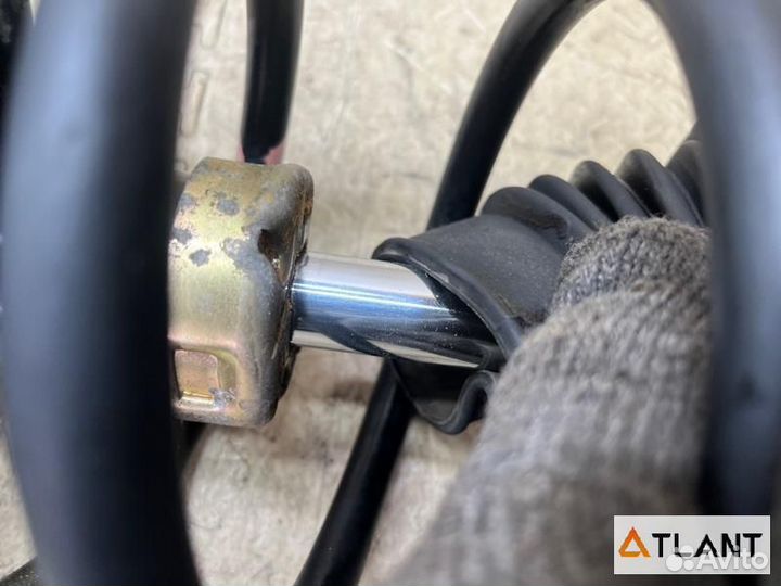 Стойка передняя правая toyota sienta