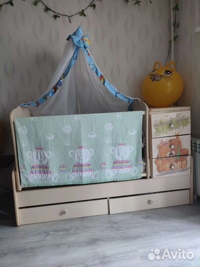Детская кроватка