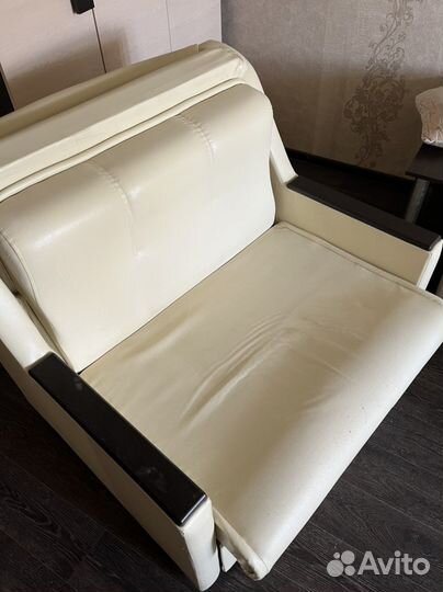 Кожаное кресло бу