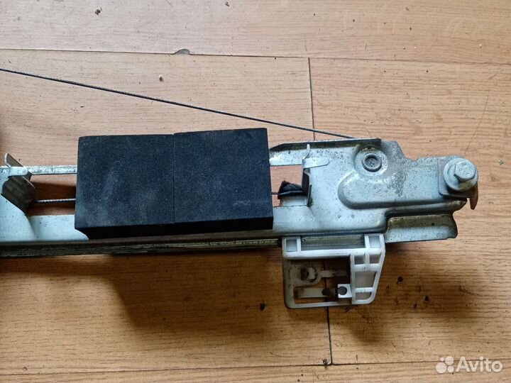 Задний левый эл.стеклоподьемник Рено Меган 2