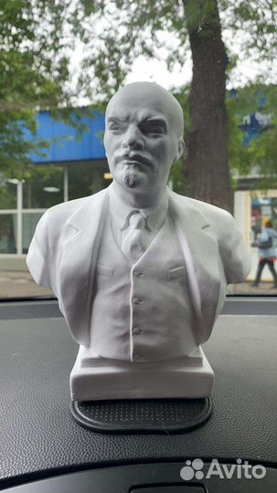 Бюст Ленина