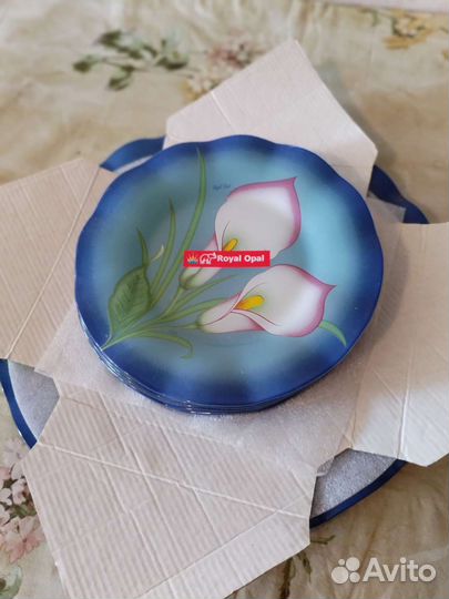 Блюдо с тарелками