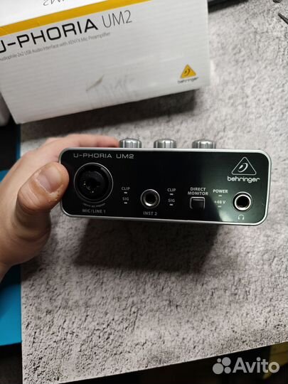 Звуковая карта Behringer um2