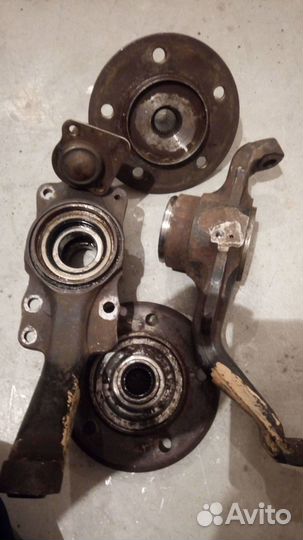 Поворотные кулаки и ступицы на Ниву