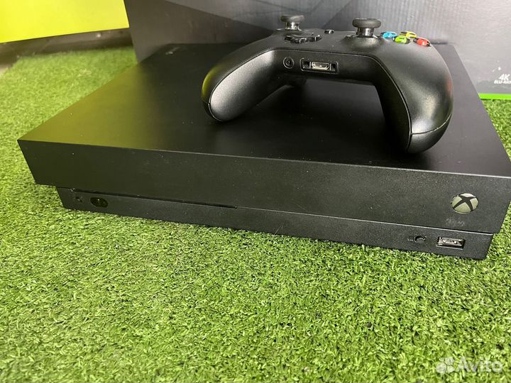 Игровая консоль Xbox ONE X 1TB (102251)(12а/2)
