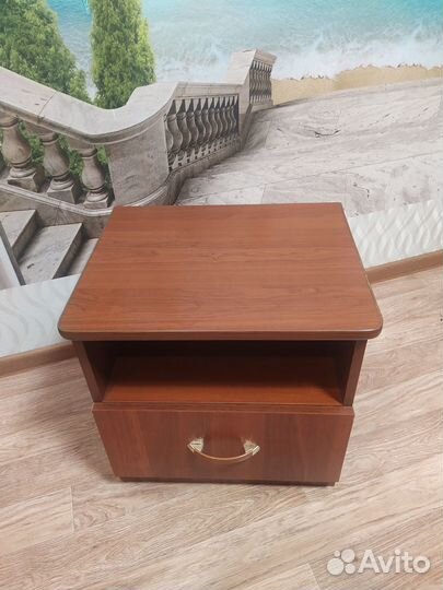 Тумба прикроватная