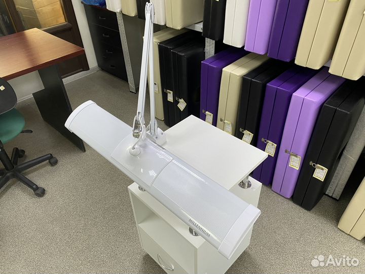 Лампа настольная для маникюра