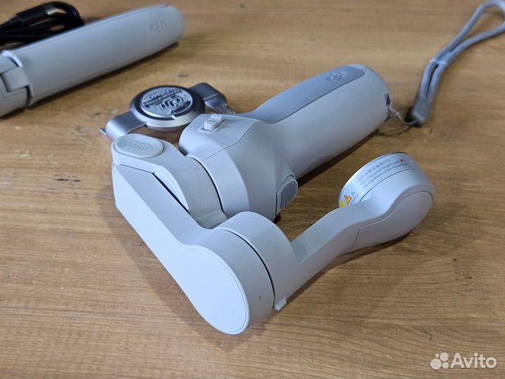 Стабилизатор для смартфона DJI Osmo Mobile 4