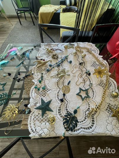 Роскошные ёлочные украшения в коробке