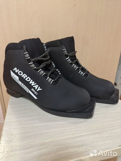 Лыжные ботинки 39