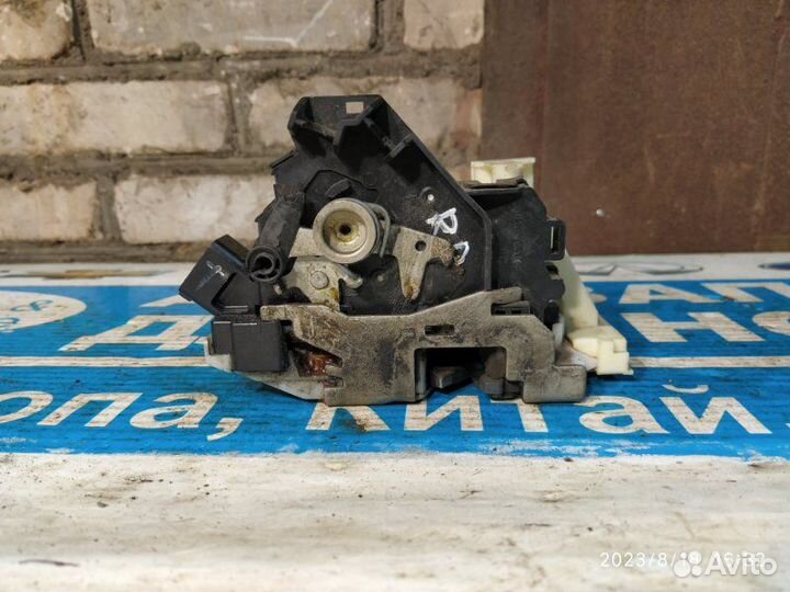 Замок двери задний правый Ford Mondeo 00-07