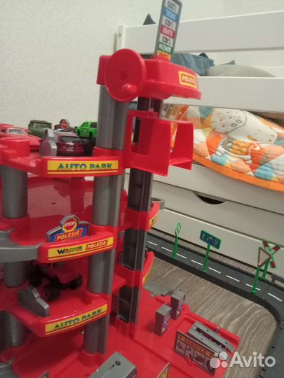 Игрушечная автостоянка