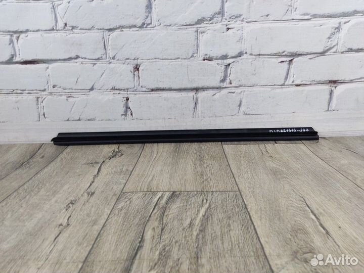 Уплотнитель стекла двери передний правый Albea