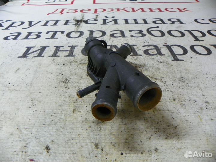 Фланец двигателя системы охлаждения Skoda Octavia