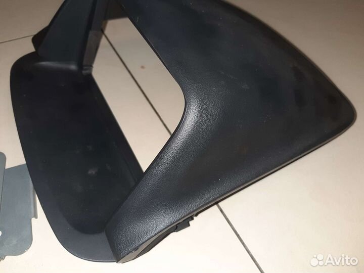 Рамка магнитолы Субару Форестер 2006г.в