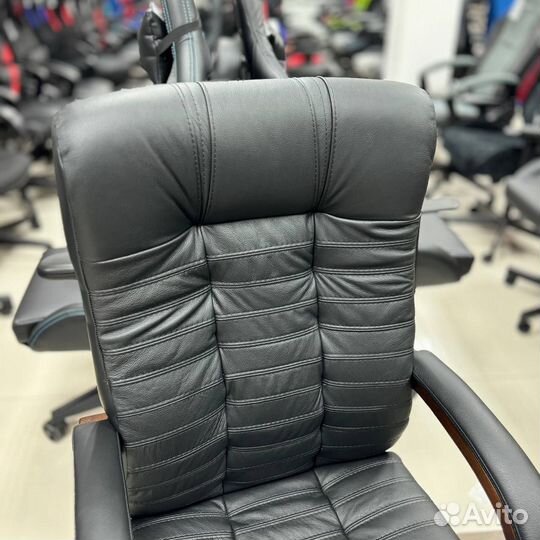 Офисное кресло