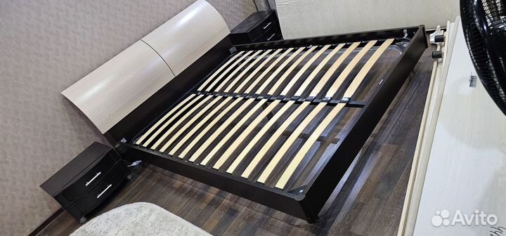 Продается кровать с двумя тумбочками