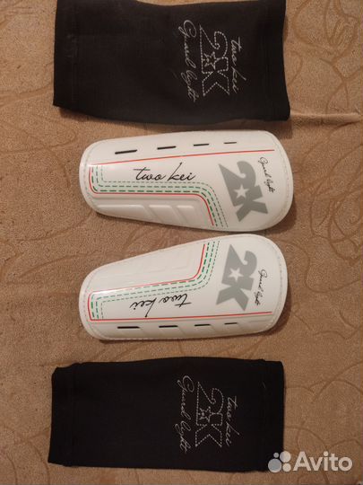 Щитки футбольные детские размер S