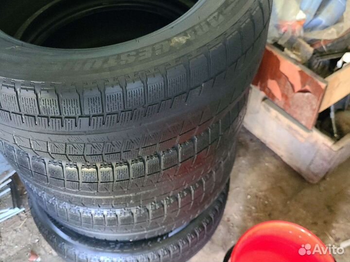 Bridgestone Blizzak Revo GZ 215/60 R17