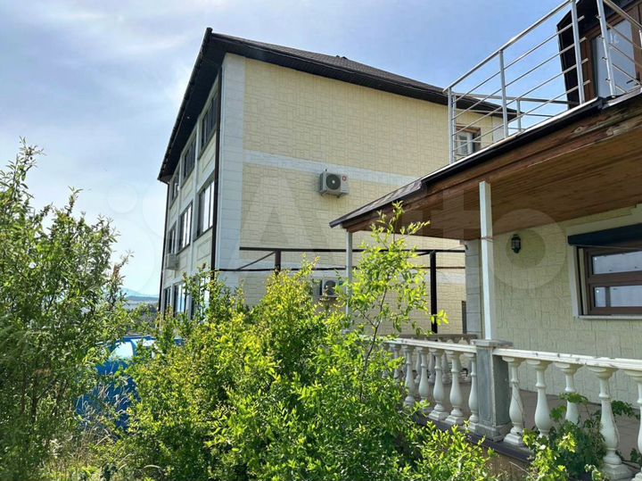 Дом 325,1 м² на участке 11,5 сот.