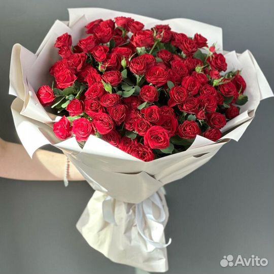 Красные кустовые розы Букет размер L