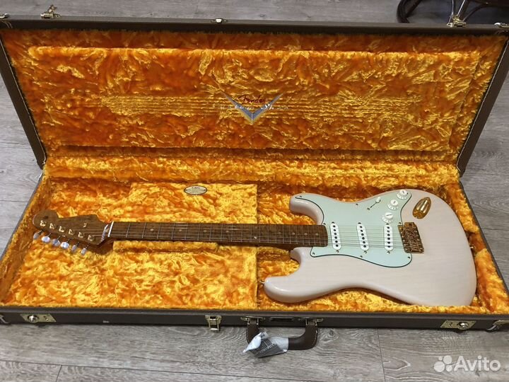 Продам редкий Fender Stratocaster