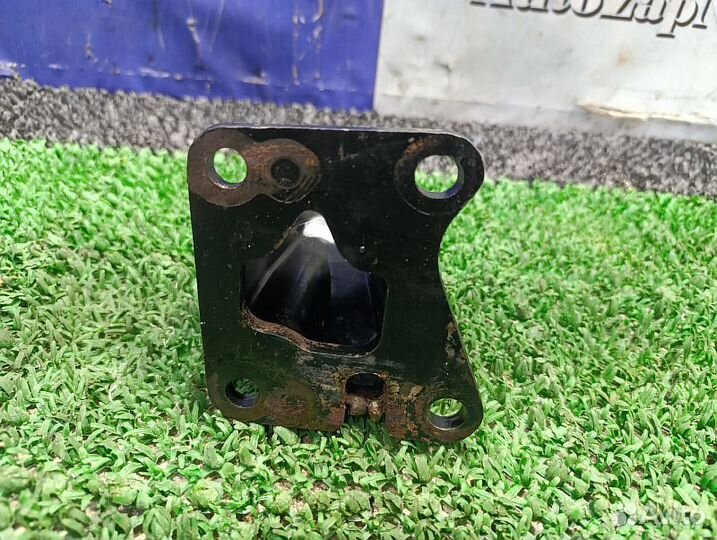 Кронштейн крепления двигателя левый Nissan Pathfinder