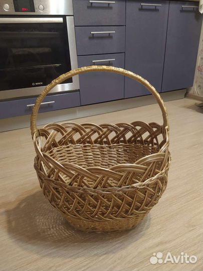 Корзинка плетённая для подарков
