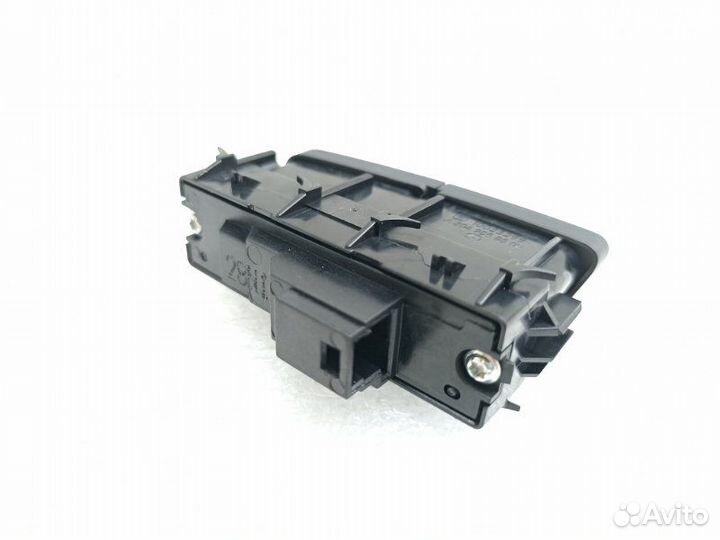 Кнопка центрального замка передняя правая