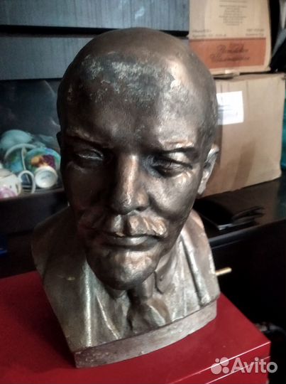 Бюст Ленина, автор Сычев