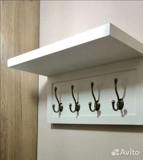 Вешалка из дерева