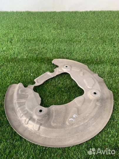 Тормозной щиток правый Ford Explorer 6 U625 2021