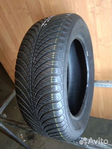 Goodyear Vector 4Seasons Gen-2 215/60 R17