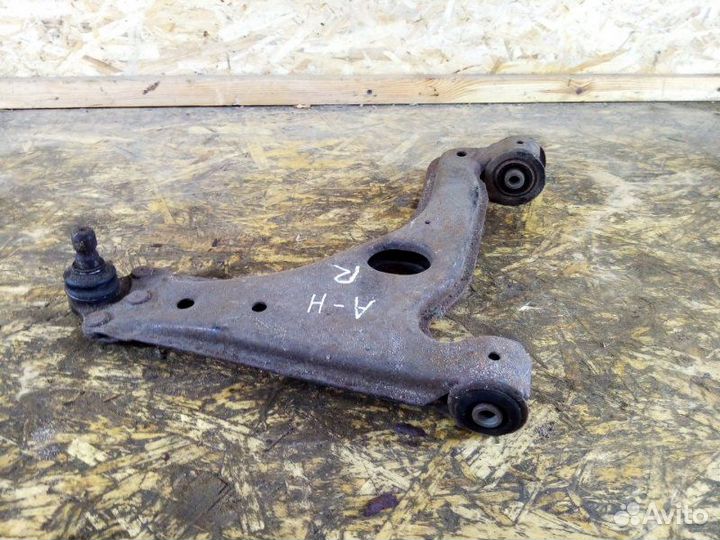 Рычаг подвески правый Opel Astra H
