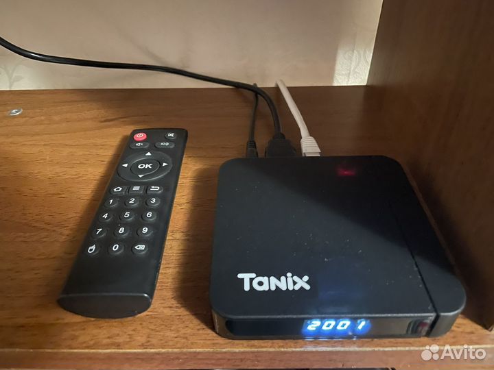 Смарт тв приставка Tanix W2