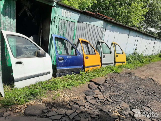 Рено кангу1 передняя правая дверь