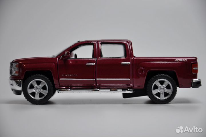 Модель автомобиля Chevrolet Silverado металл