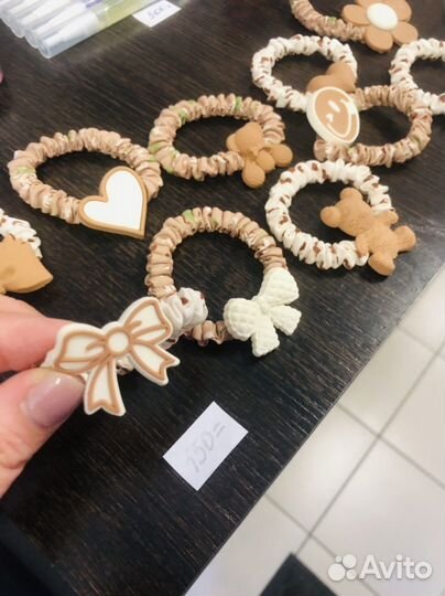 Резинки и заколки для волос в ассортимение