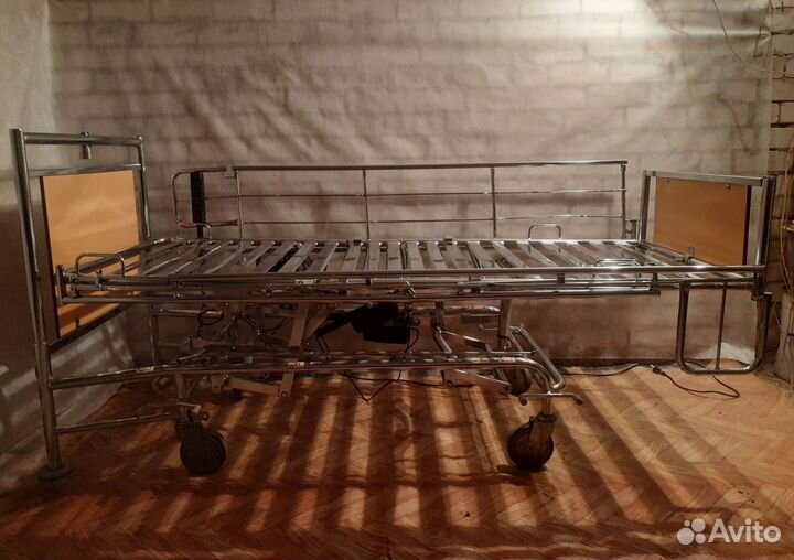 Кровать для лежачих больных с электроприводом