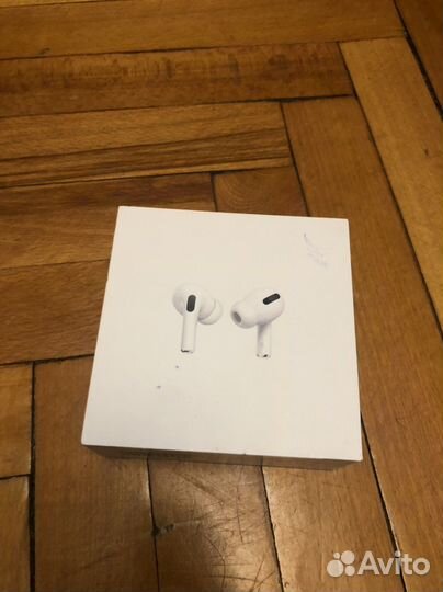 Маленький бокс с разными монетами стран