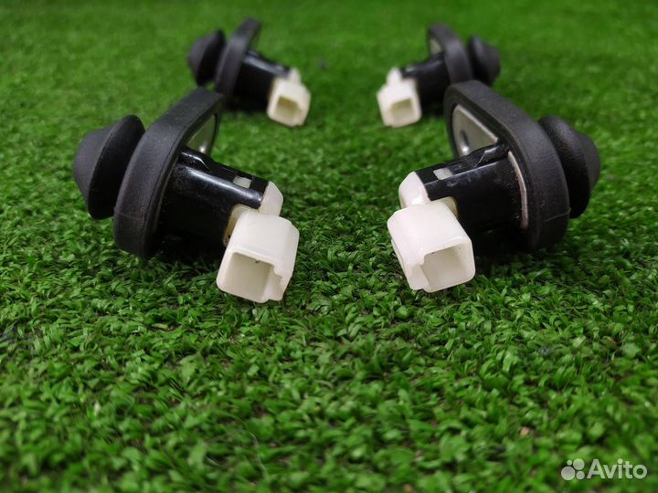 Концевики дверей Комплектом Toyota Wish ZNE10