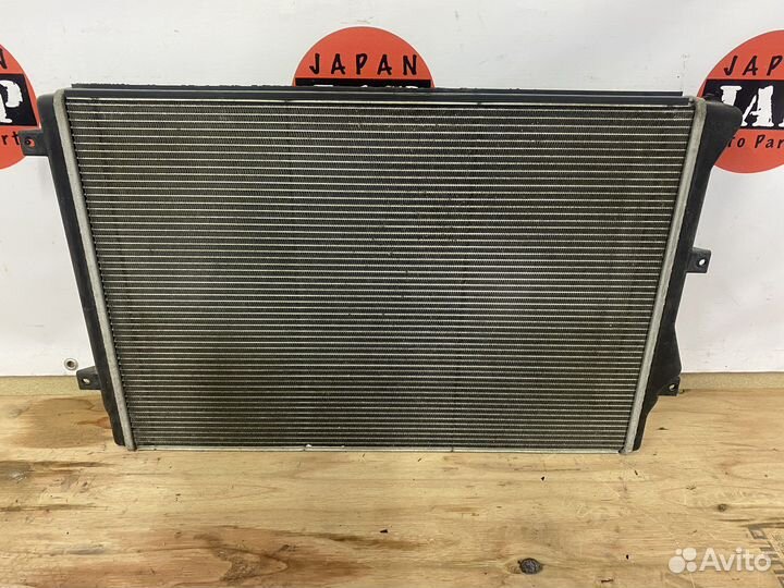 Радиатор охлаждения Audi TT 8J